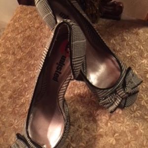 Ladies Shoes-"Unlisted" Size 6